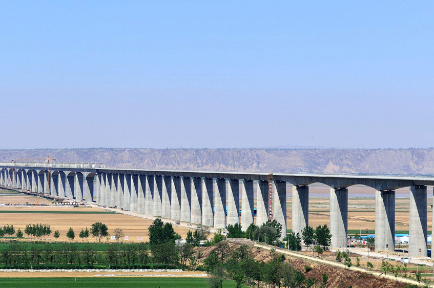 �Ϸ��и��F·����ʩ���Ę˶�